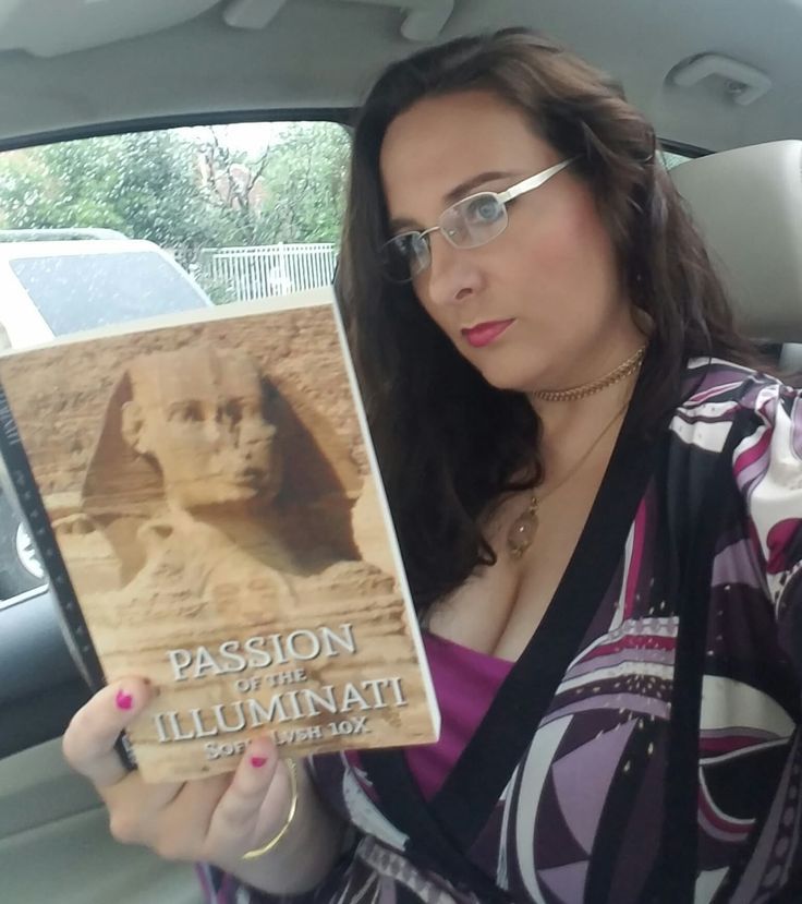 IN THE USA🇺🇸 PEOPLE ENJOYING PASSION OF THE ILLUMINATI🔺️ BOOK